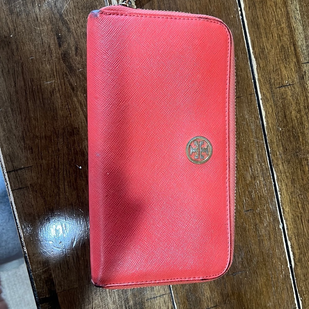 Tory Burch clutch wallet. Coral /poppy